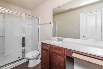 012 Main Bathroom ET31026
