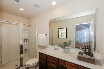 005 photo vs main bathroom 15161337