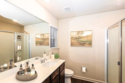 004 016 photo vs main bathroom 15156636