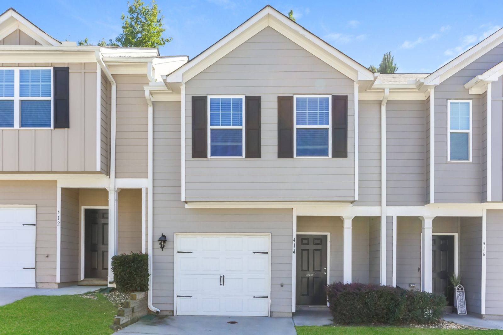 000 Front View ET41028