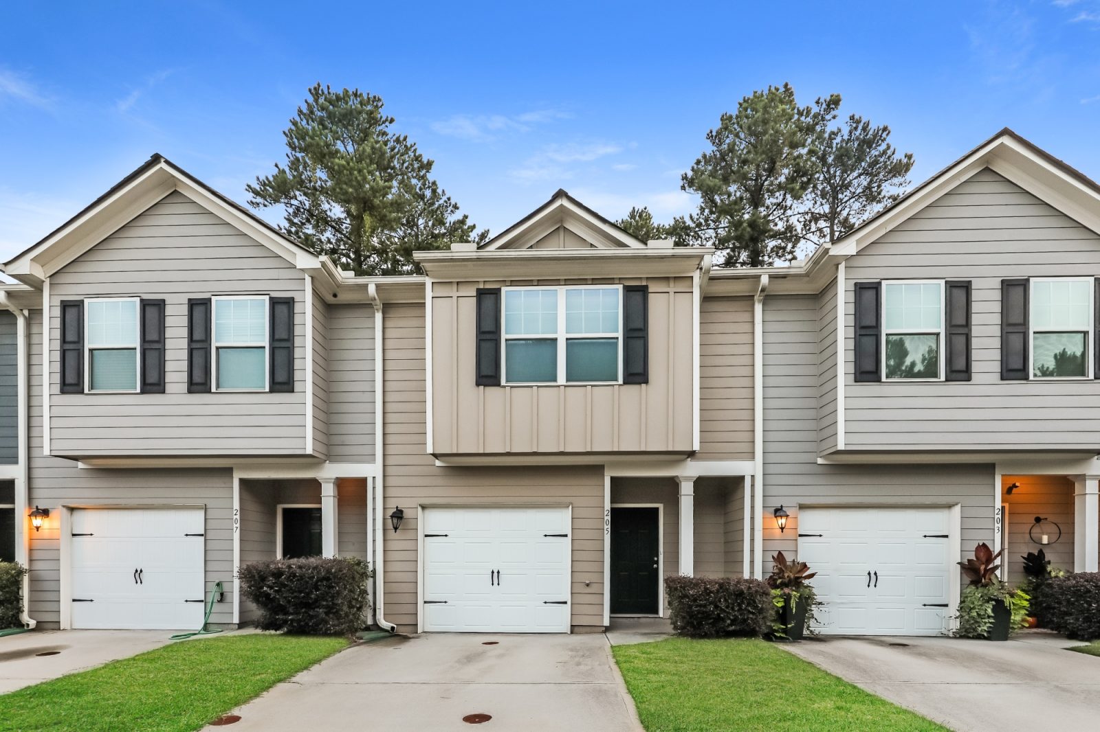 000 photo front view 14610984