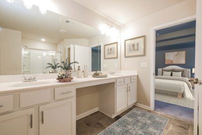 004 photo vs main bathroom 15157578