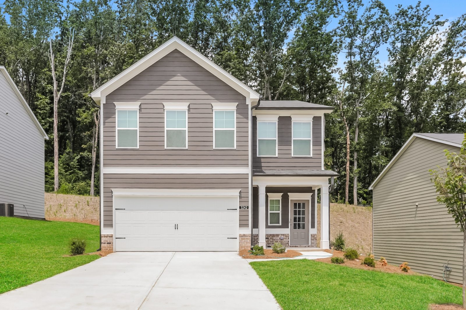 000 Front View 12986737