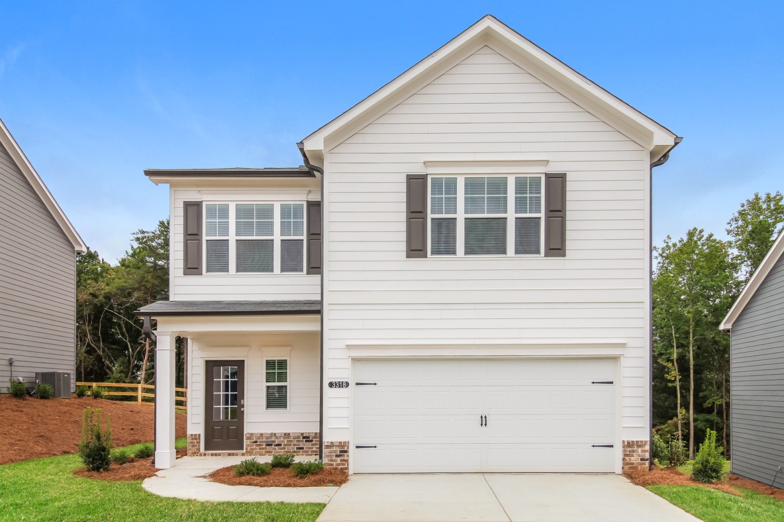 000 Front View 13176146