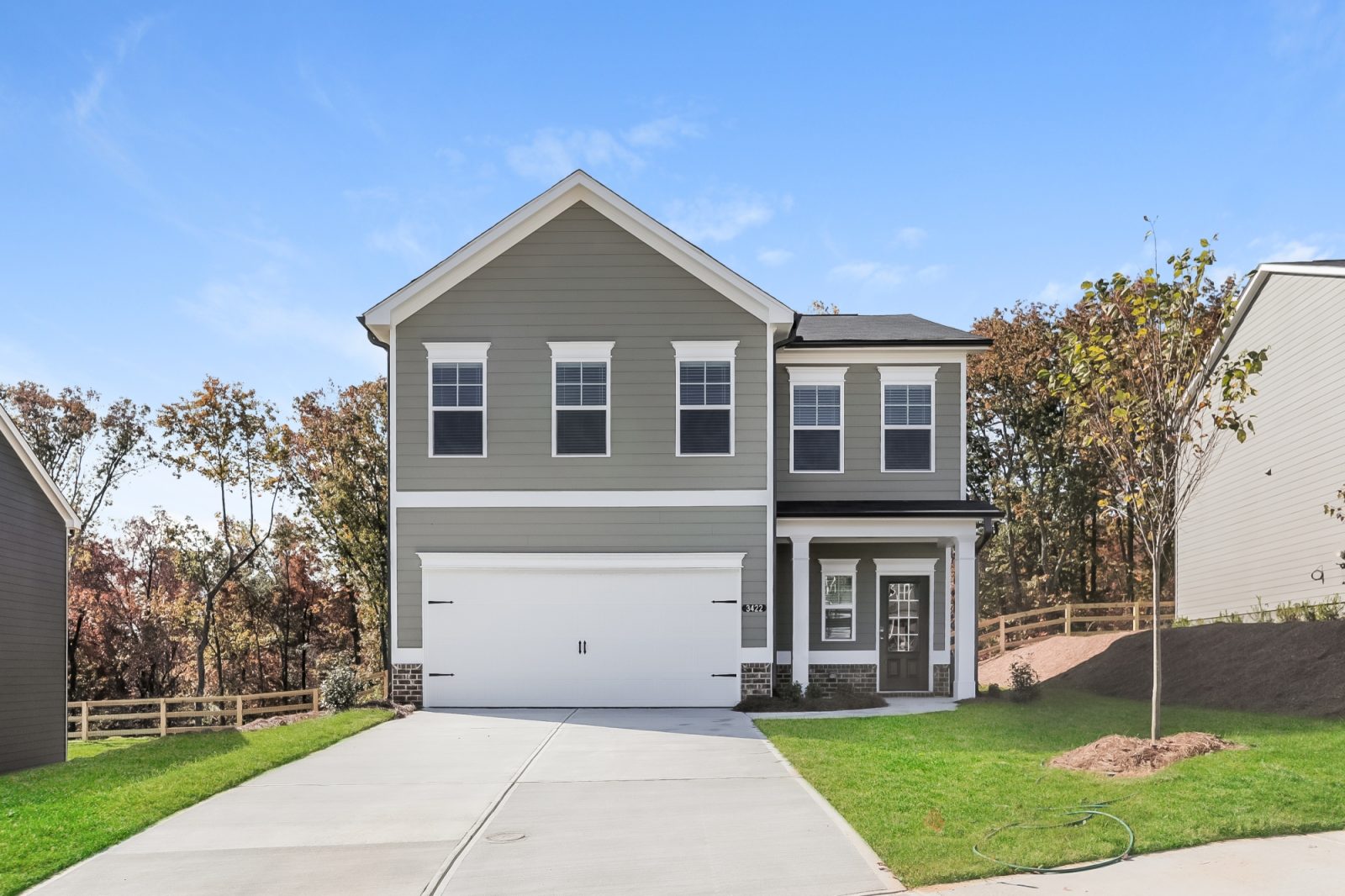 000 Front View 13272271