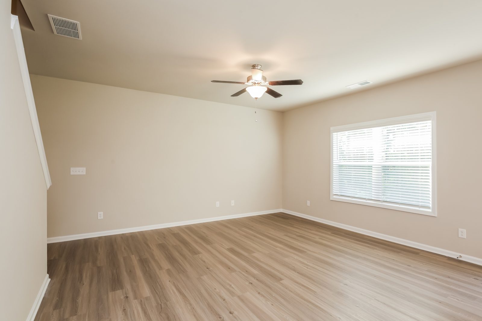 001 photo living room 12813733