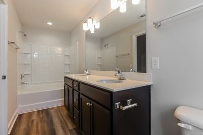 010 Main Bathroom ETA1007