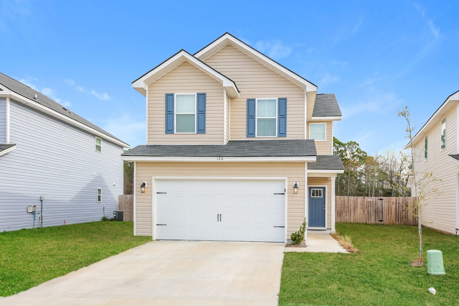 000 Front View 13415504