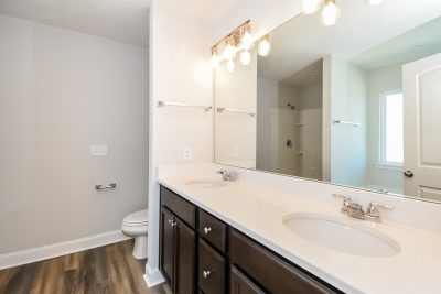 009 Main Bathroom ETY1141