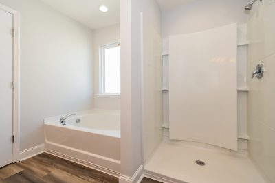 010 Main Bathroom ETY1141