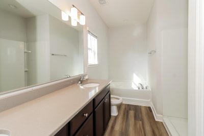 011 photo main bathroom 14814662