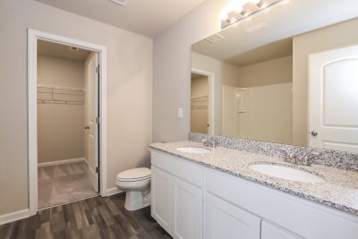008 Main Bathroom ET61046