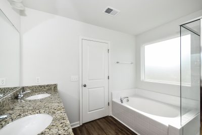 006 photo main bathroom 12580134