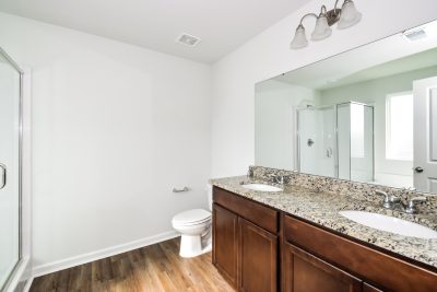 007 photo main bathroom 12580147