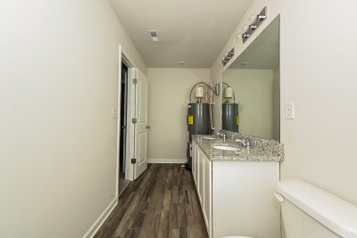 009 Main Bathroom ET31065