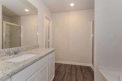 010 Main Bathroom ET61138