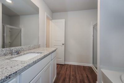 010 Main Bathroom ET61140