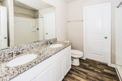 007 photo main bathroom 13171708