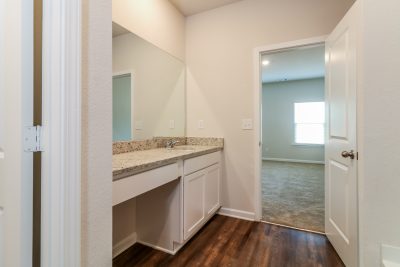 009 Main Bathroom ET91107
