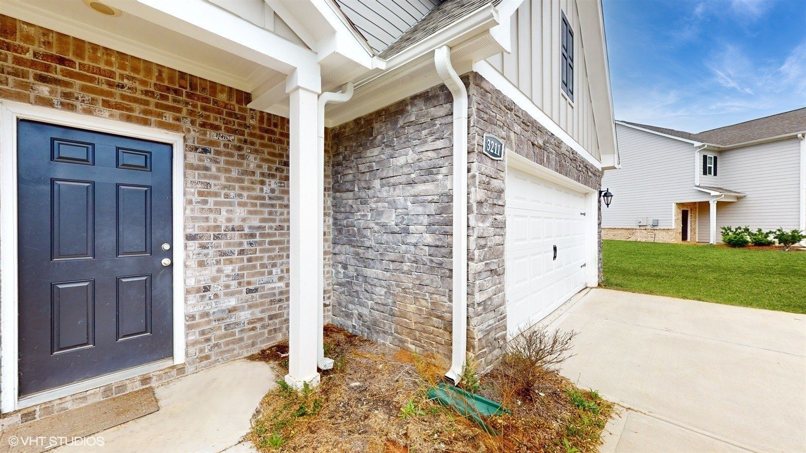 000 3211 Bridgewood Dr 2028 Large