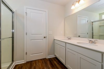 008 photo main bathroom 10308976