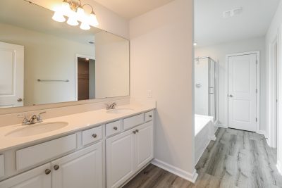 008 photo main bathroom 15165428