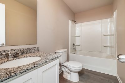 007 photo main bathroom 15146321