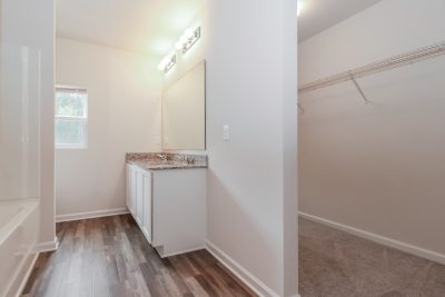 009 Main Bathroom ET31101