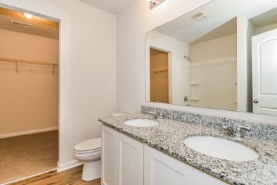 009 photo main bathroom 13240902