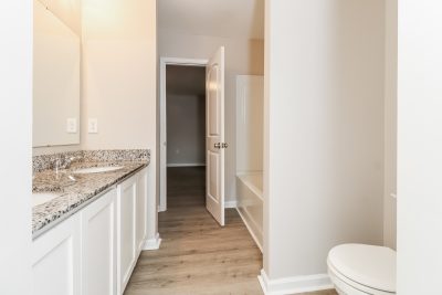 012 photo main bathroom 15146289