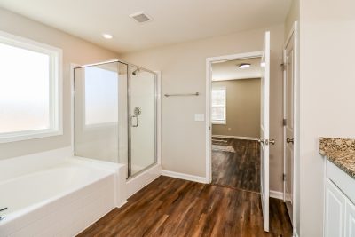 010 011 photo main bathroom 15124810