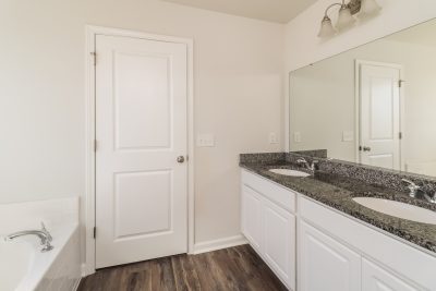 009 Main Bathroom ET31370