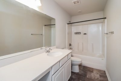 010 Main Bathroom ET31370