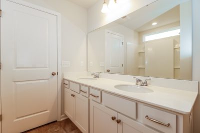 010 photo main bathroom 11989622