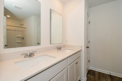 011 photo main bathroom 14563496