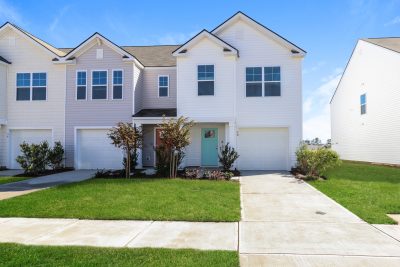 014 Front View 14921077