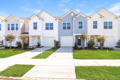 014 Front View 14921286