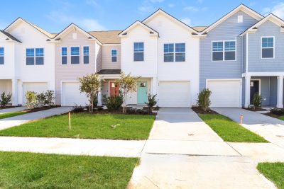 014 Front View 14921155