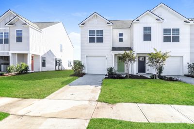 014 Front View 14921079