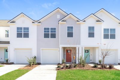 014 Front View 14979800