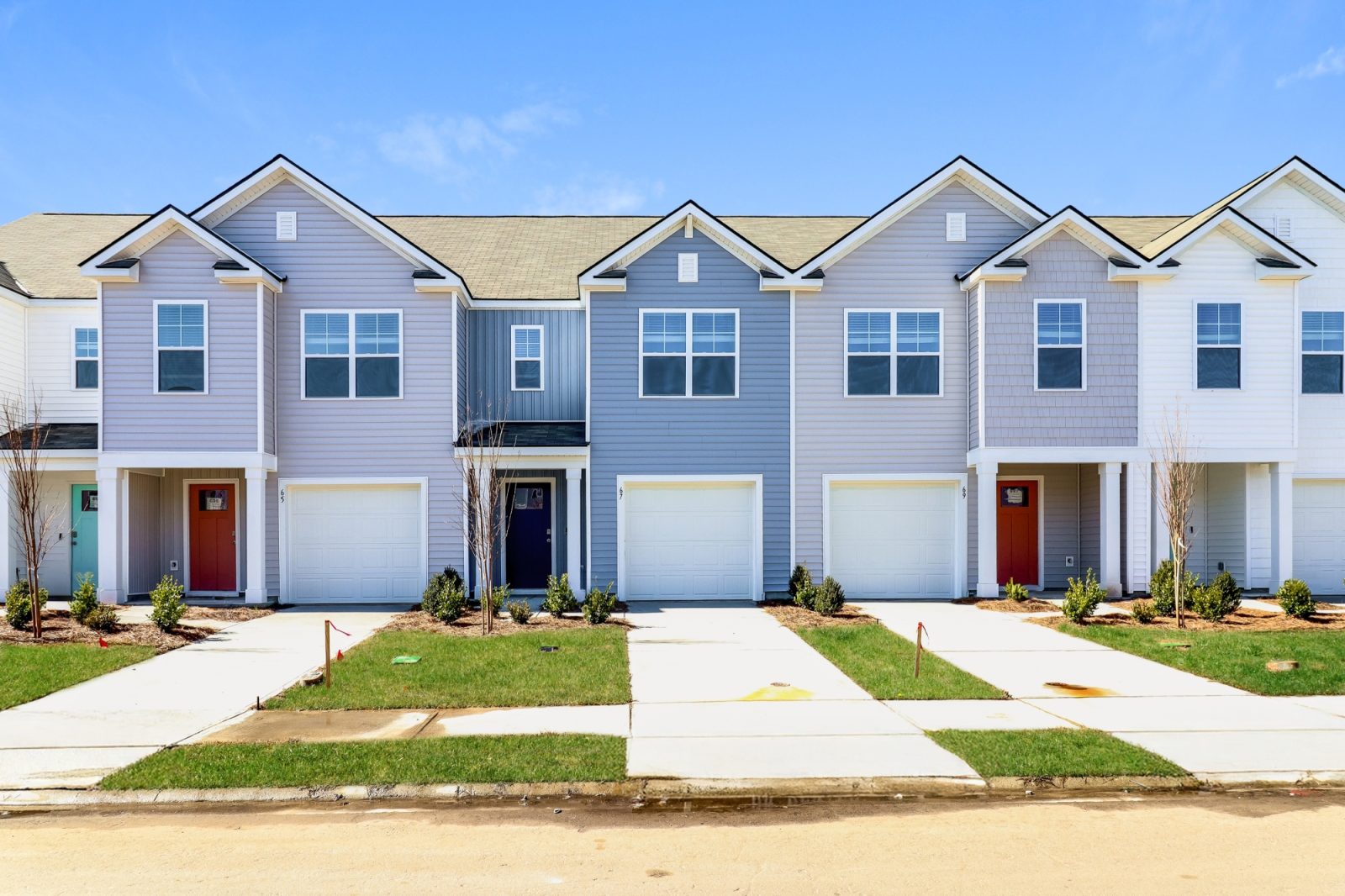 014 Front View 15140930