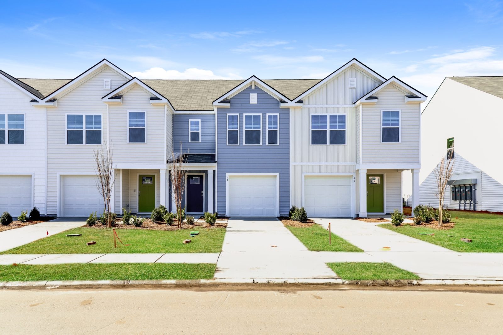 014 Front View 15141046