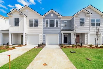 014 Front View 15211108