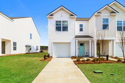 014 Front View 15211109