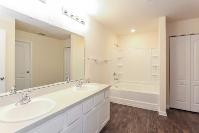 011 Main Bathroom ET61064