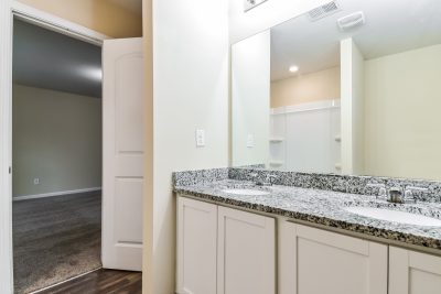 013 photo bathroom 13327890