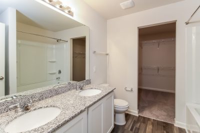 008 photo main bathroom 11270800