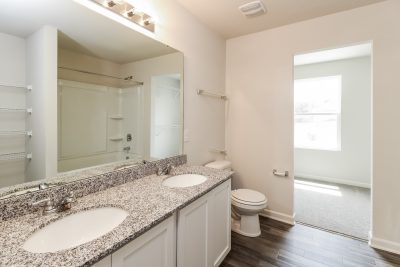 008 photo main bathroom 11270394