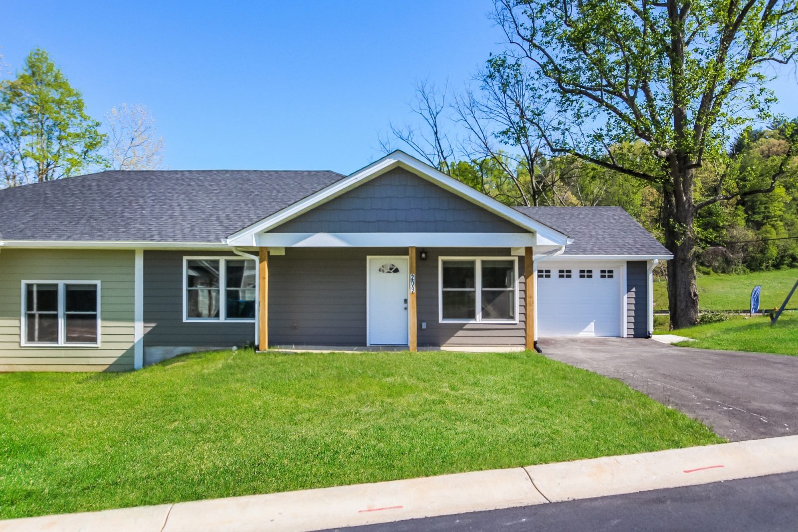 000 photo front view 12686756