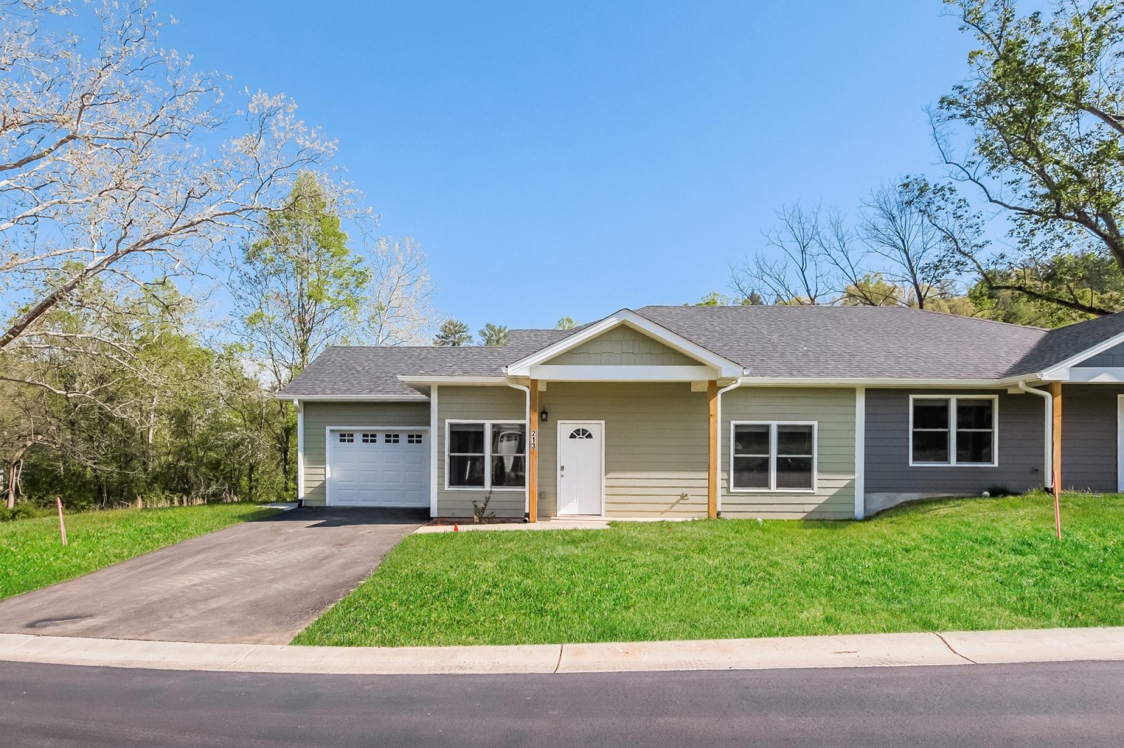 000 photo front view 12686753